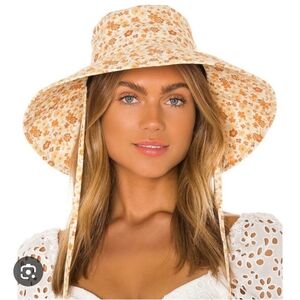 Lack Of Color Floral Wide-Brim Sun Hat in Cream and Tan